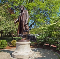 Edward Everett Hale statue by Bela Lyon Pratt