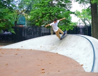 Enthusiactic turn Skate .