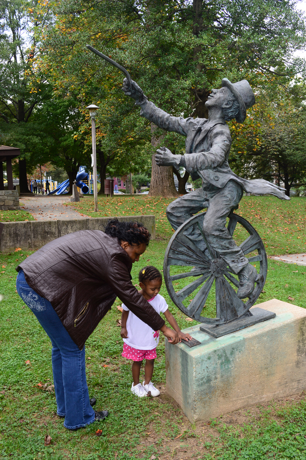 The Juggler, reading the Plaque.